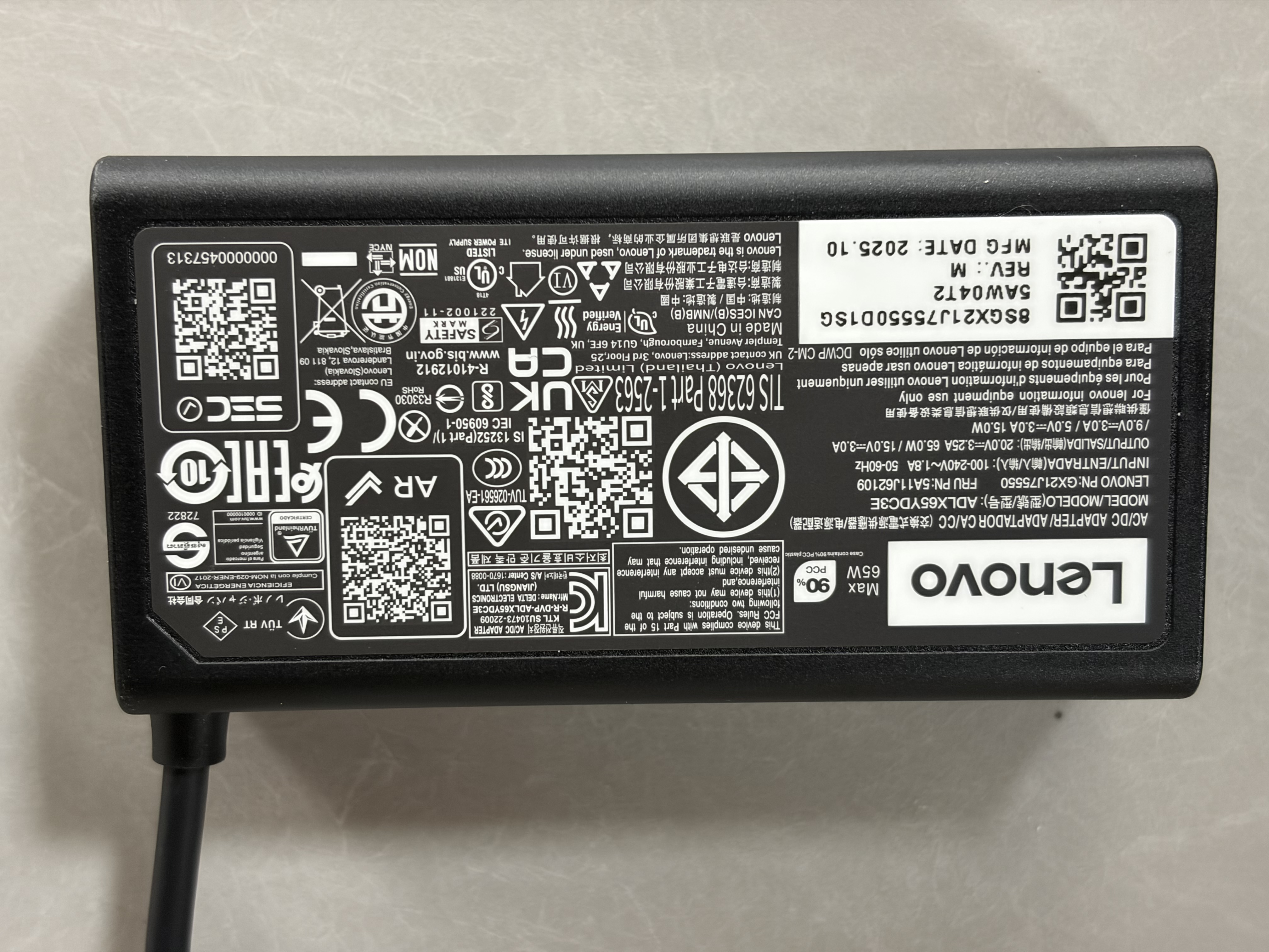联想 65W USB-C 电源适配器标签